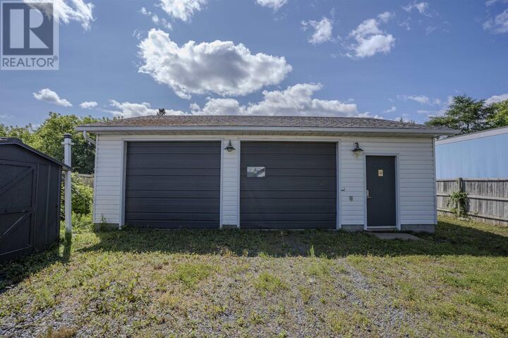 Property Photo:  620 High St S  ON P7B 3N2 