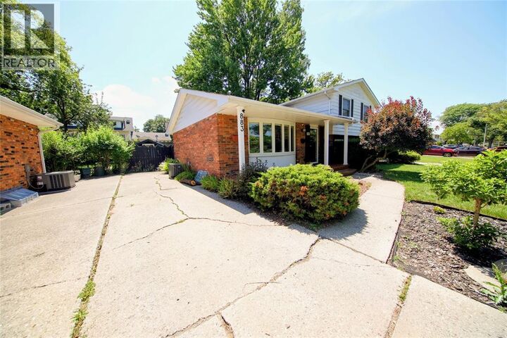 Property Photo:  883 Assiniboine Crescent  ON N7T 7N7 