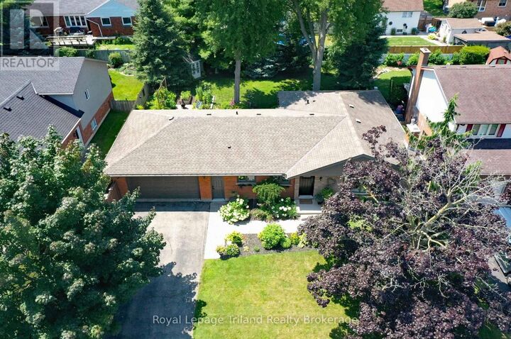 Property Photo:  694 Gladstone Drive  ON N4S 5S8 
