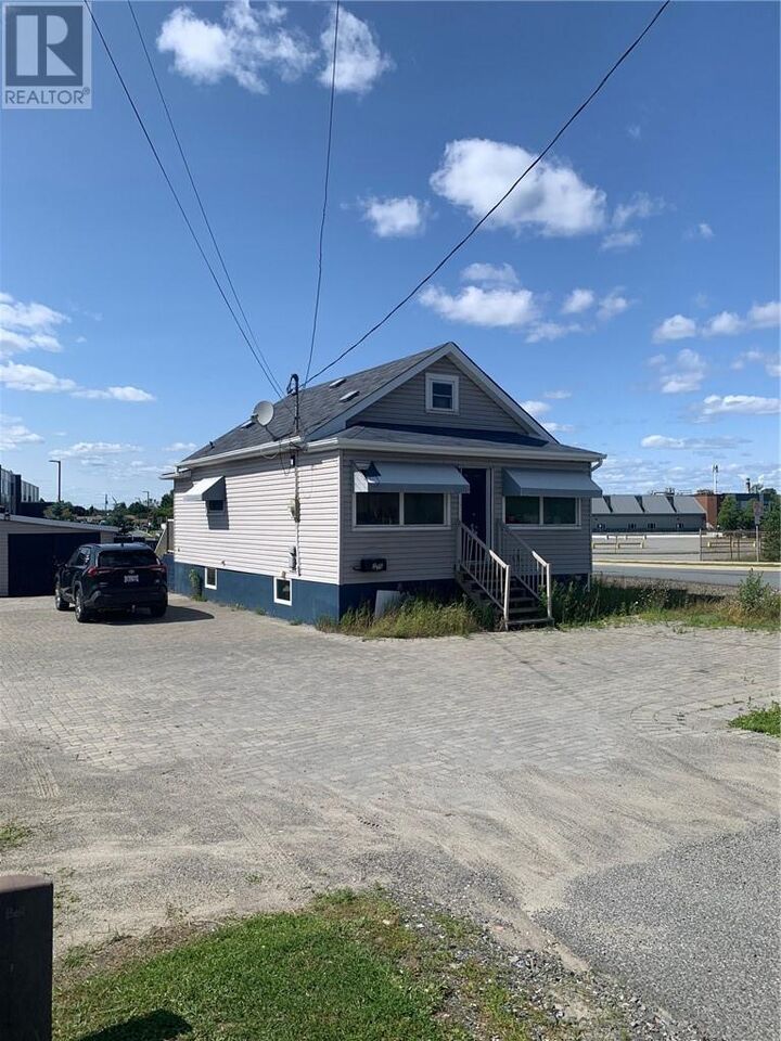 Property Photo:  775 Falconbridge Rd  ON P3A 5K8 