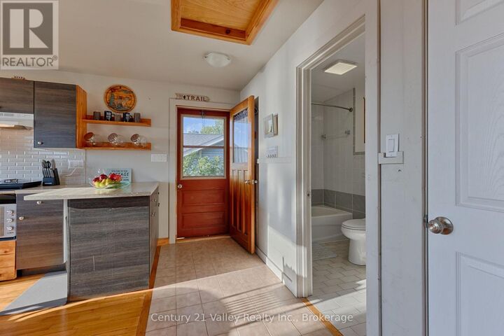 Property Photo: 115 Greatview Trail ON K8A 6W2