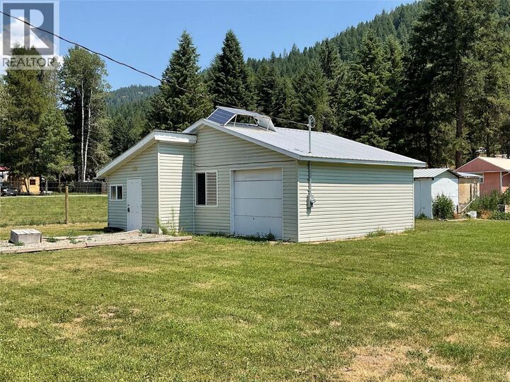 Property Photo:  618 Kimberley Avenue North  BC V0H 1J0 