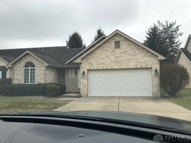 Property Photo: 31 Knollview Court OH 45327