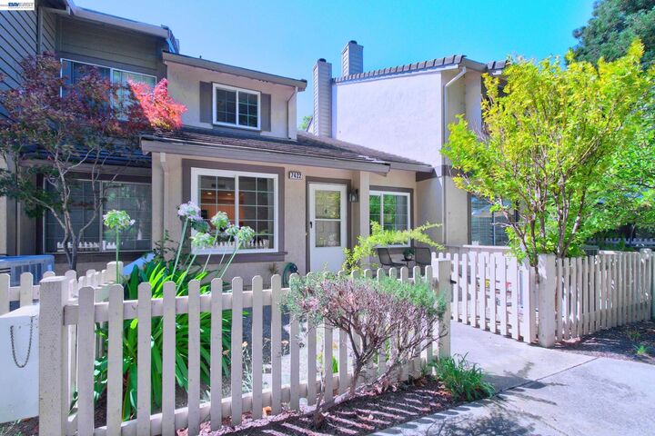 Property Photo: 7422 Oxford Cir CA 94568