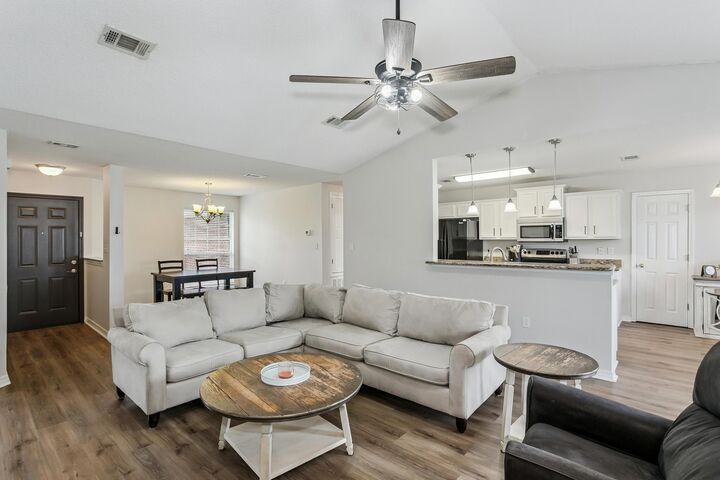 Property Photo: 3085 Border Creek Drive FL 32539