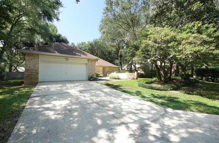 Property Photo:  1695 Parkside Circle  FL 32578 