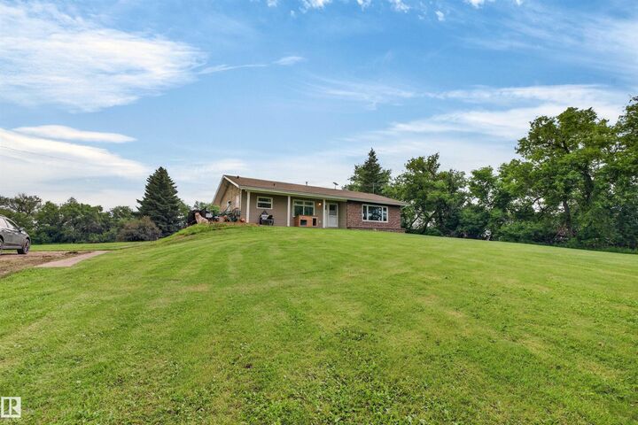 Property Photo: 54433 Rge Road 213 AB T8L 3Z5