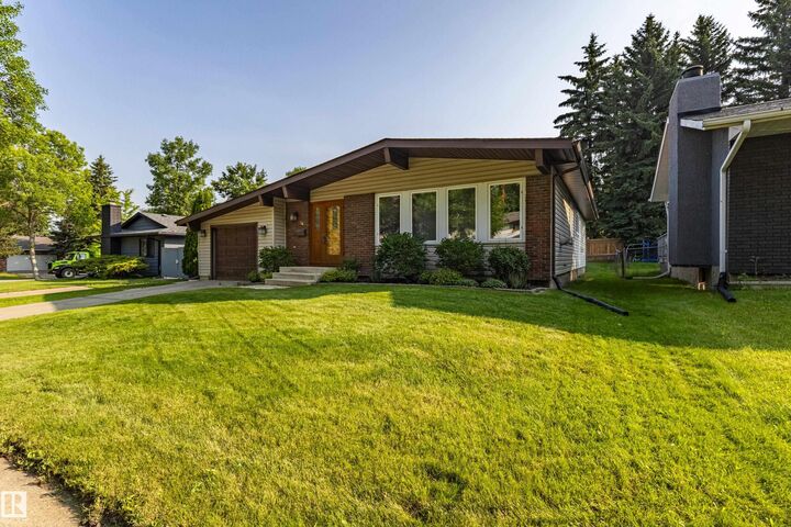 Property Photo: 16 Brunswick Crescent AB T8N 2K6
