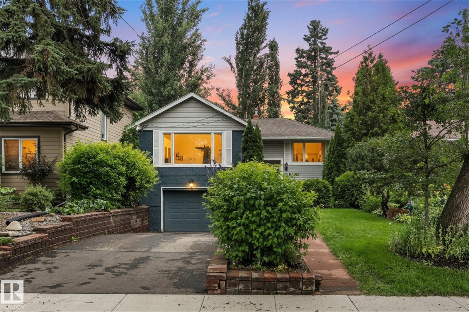 Property Photo:  10810 54 Avenue NW  AB T6H 0T9 