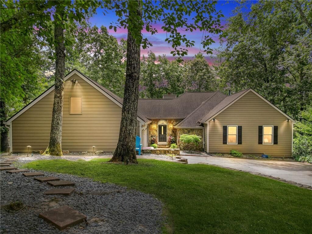 Property Photo: 160 Fairway Ridge Drive GA 30022
