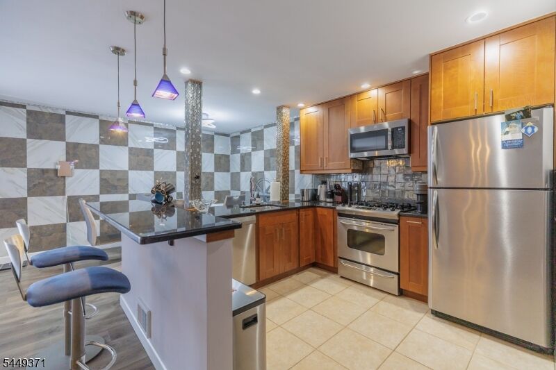 Property Photo:  1150 W St Georges C31  NJ 07036 