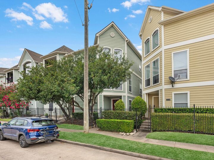 Property Photo: 1712 Bevis Street TX 77008