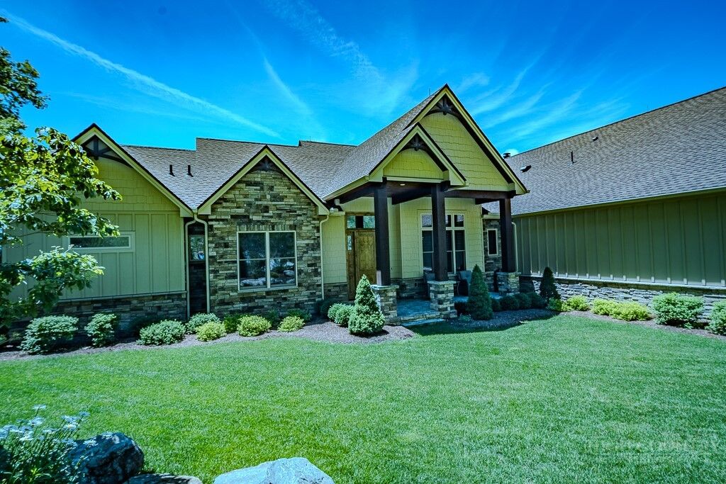 Property Photo:  534 Farm Loop Road  NC 28604 