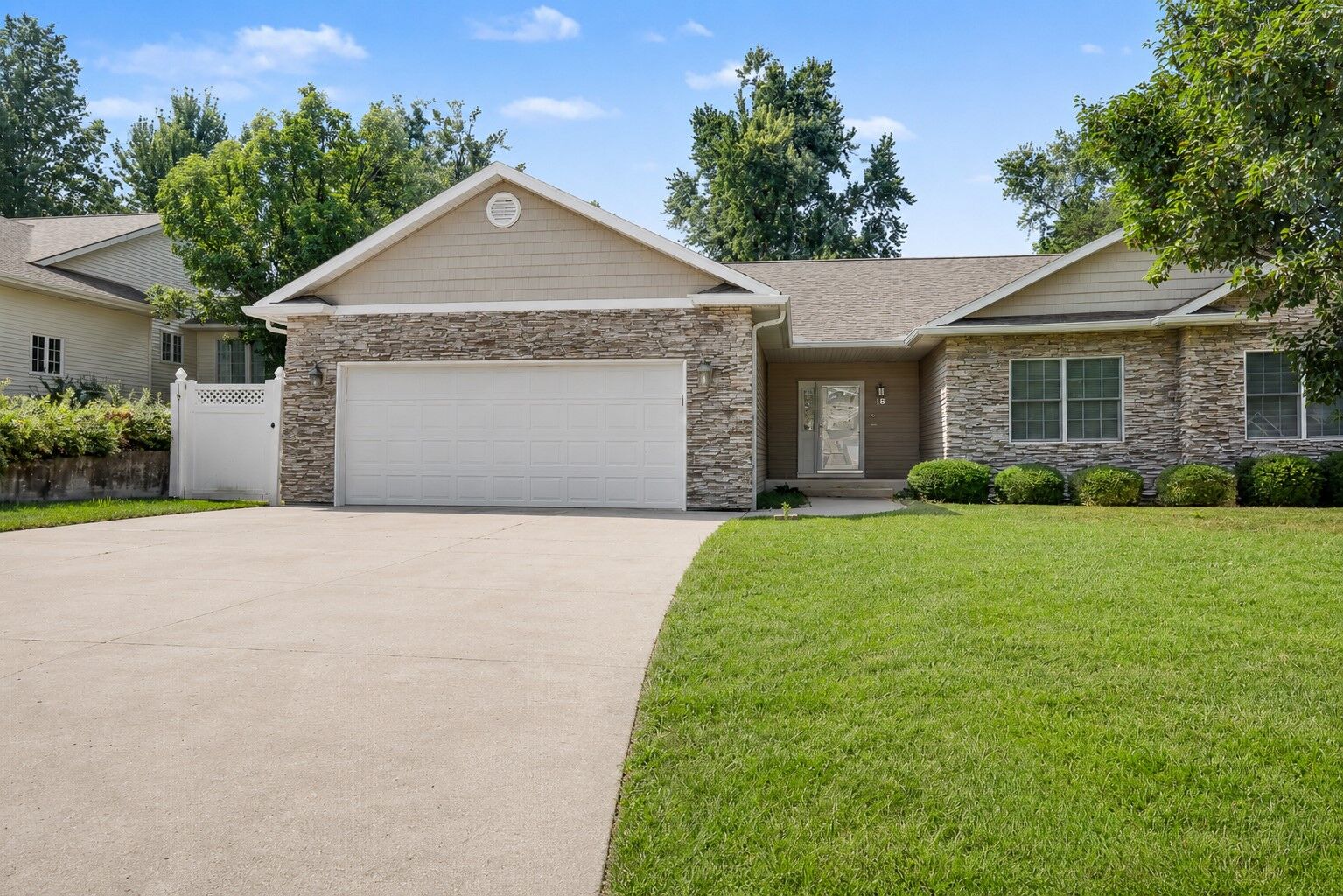 Property Photo:  18 Weaver Drive  IA 52501 