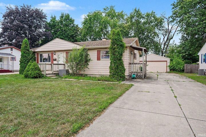Property Photo:  1517 Crestwood Boulevard  IN 46635 