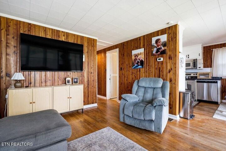 Property Photo:  307 Miller St  TN 38570 