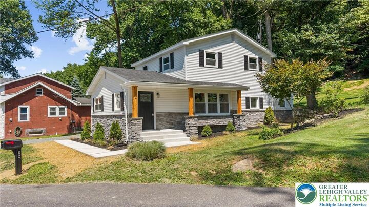 Property Photo:  82 White Oak Lane  PA 18049 