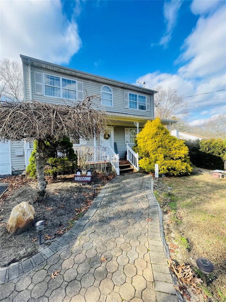 Property Photo:  565 Starlight Drive  NY 11967 