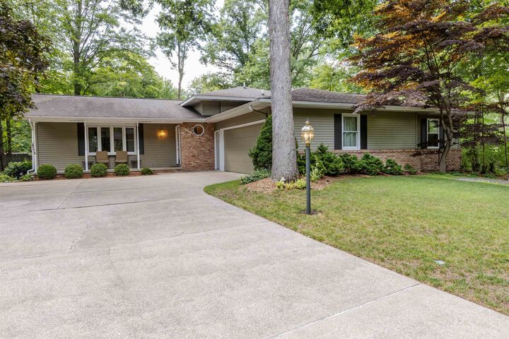 Property Photo: 5 Robin Ct MI 48640-2138