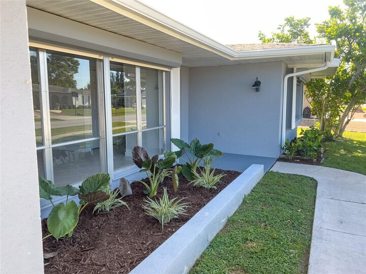 Property Photo:  326 Wherley Avenue SE  FL 33952 