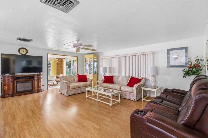 Property Photo:  5510 Denmark Drive  FL 34207 