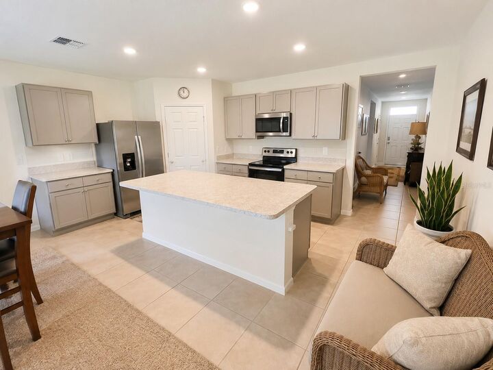 Property Photo: 2711 Neverland Drive FL 32168