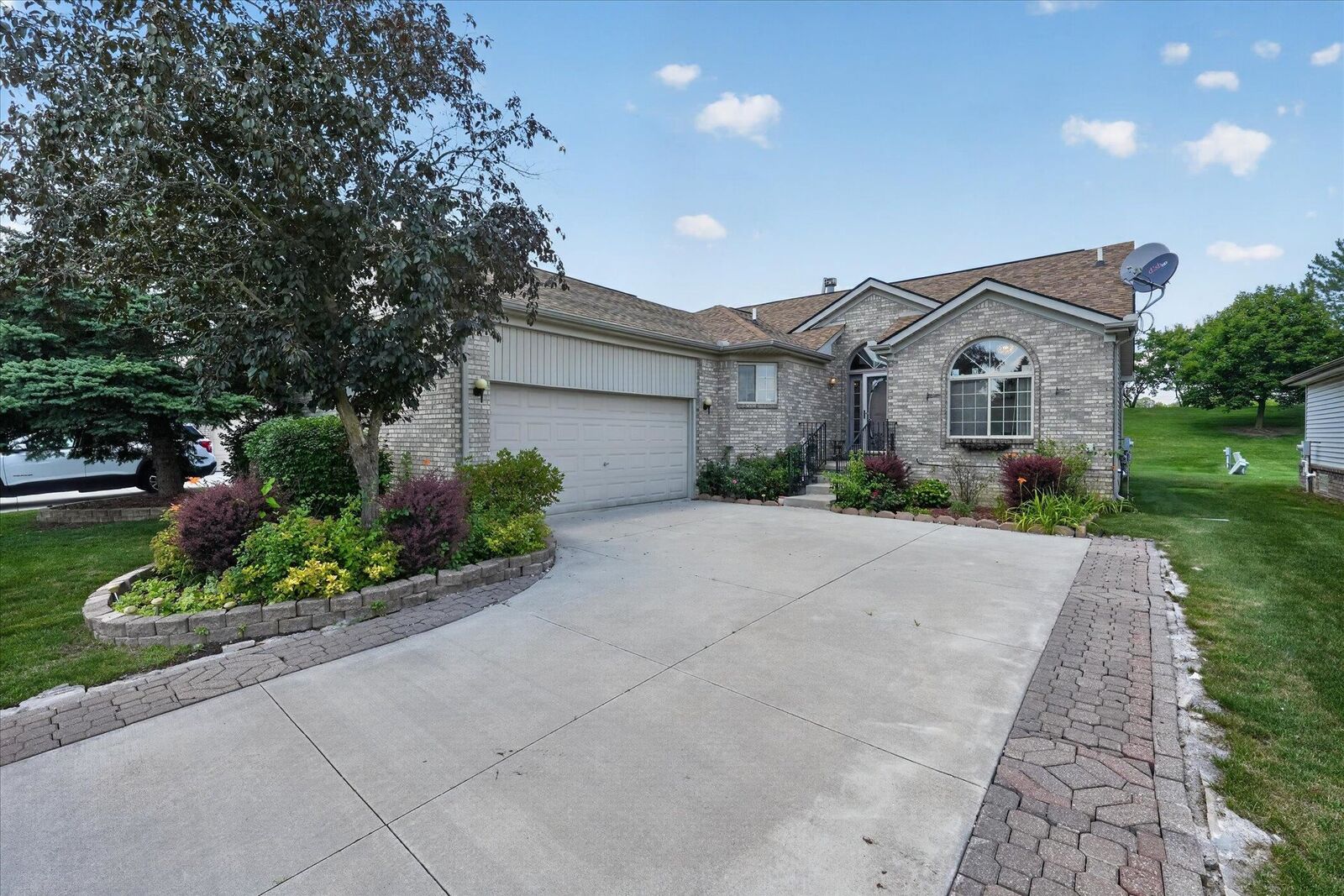 Property Photo:  3527 New Boston Drive  MI 48314 