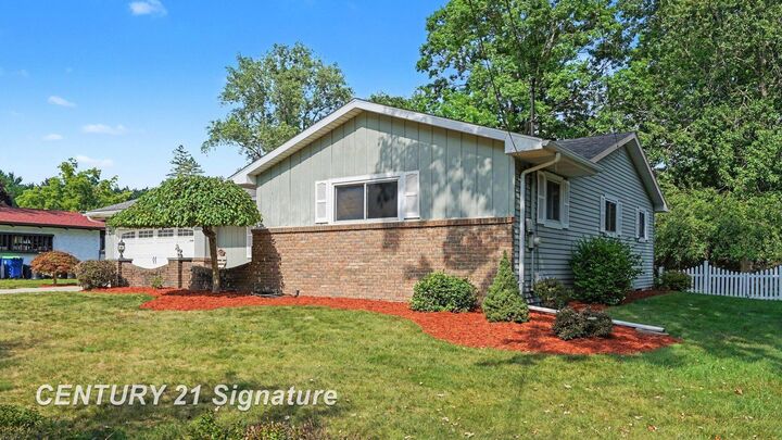Property Photo: 1105 Saint Andrews Road MI 48638