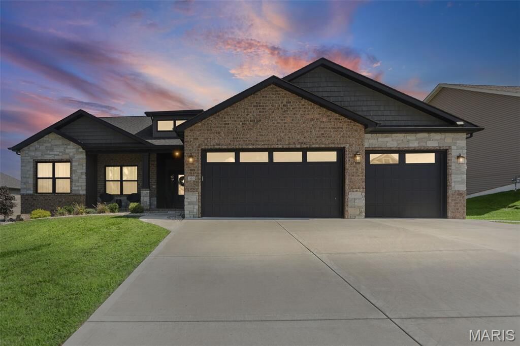 Property Photo:  165 Stonebridge Bluff Drive  IL 62062 