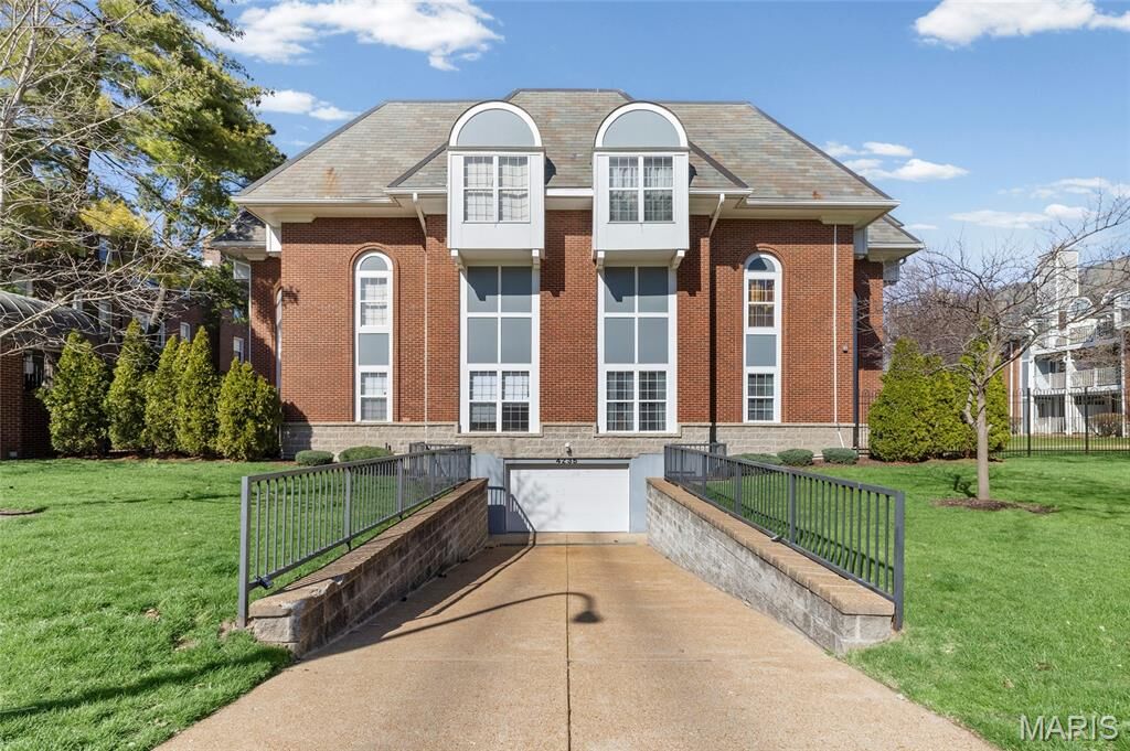 Property Photo:  4235 W Pine Boulevard 3  MO 63108 