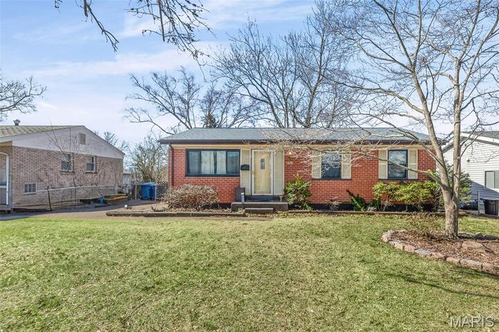 Property Photo:  1826 Oliveto Lane  MO 63042 