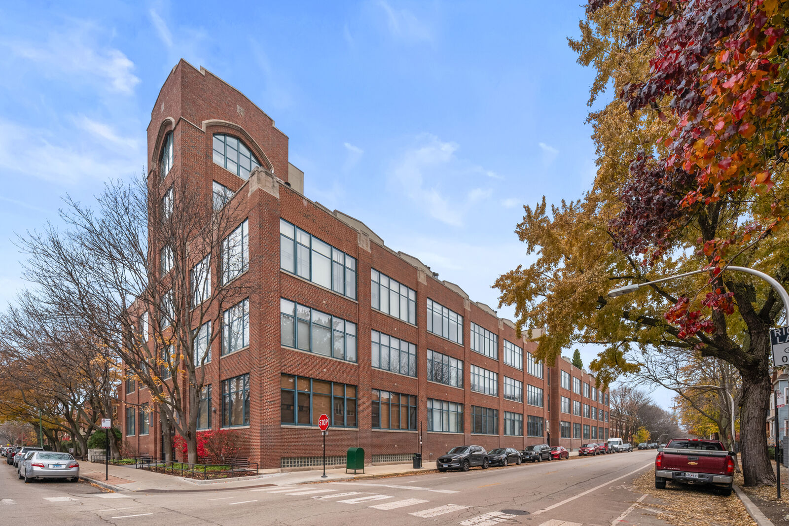 Property Photo:  2600 N Southport Avenue 218  IL 60614 