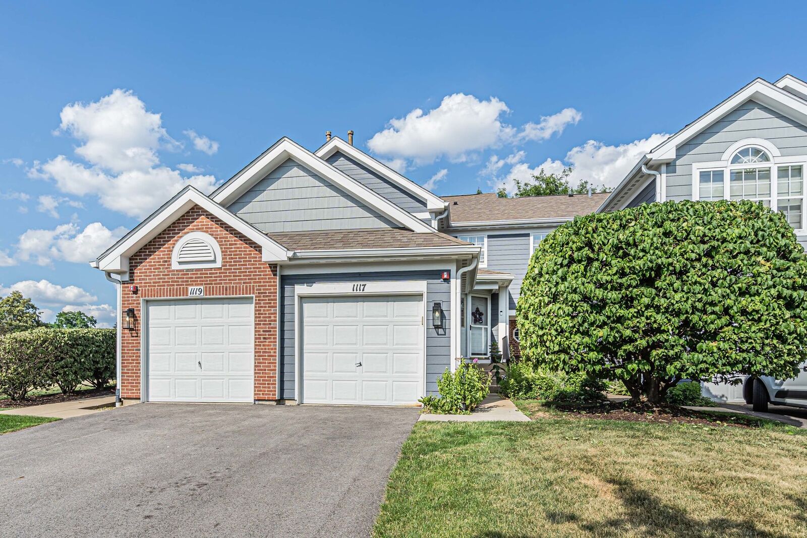 Property Photo: 1117 Kingston Court 1117 IL 60139