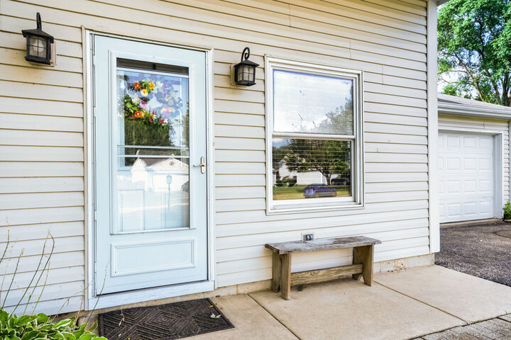 Property Photo: 800 Newport Drive IL 60042