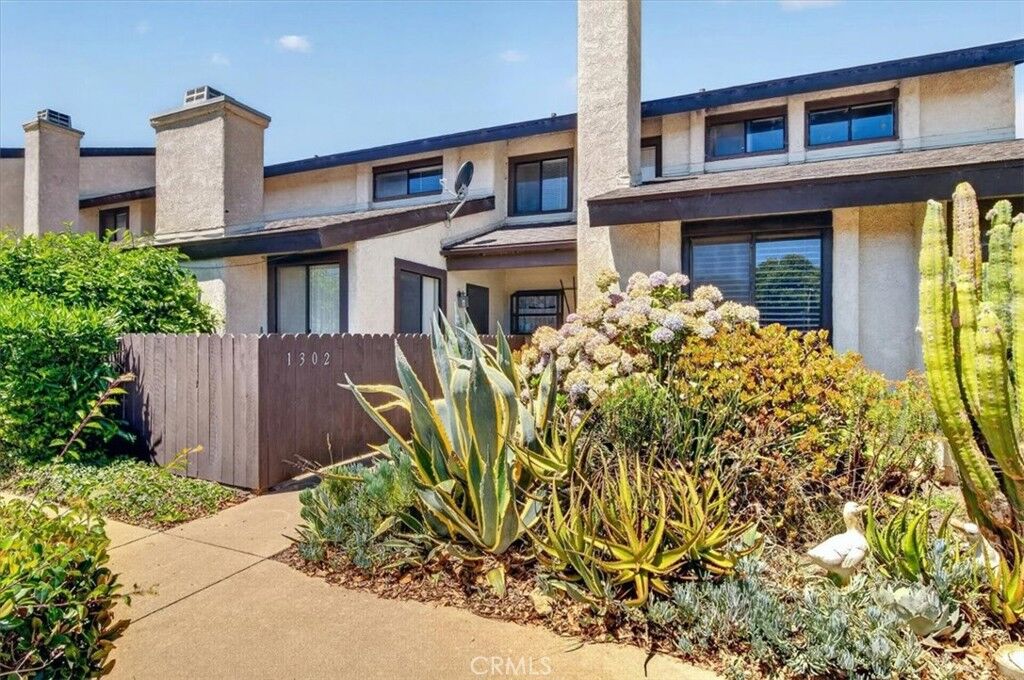 Property Photo: 1302 W Apricot CA 93436