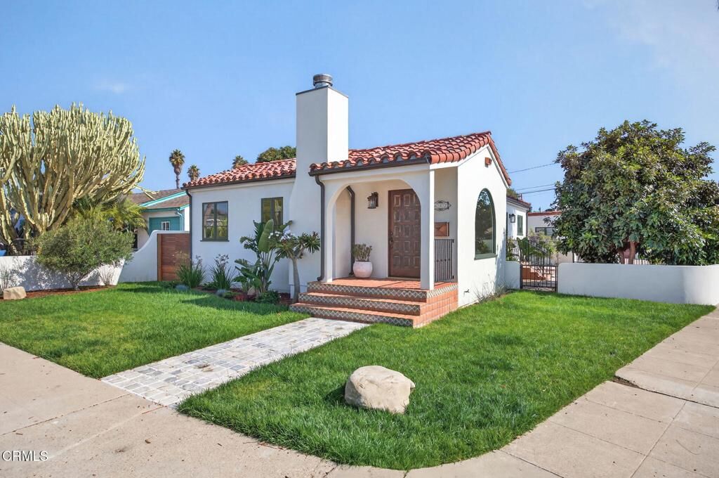 Property Photo:  622 South Evergreen Drive Drive  CA 93003 
