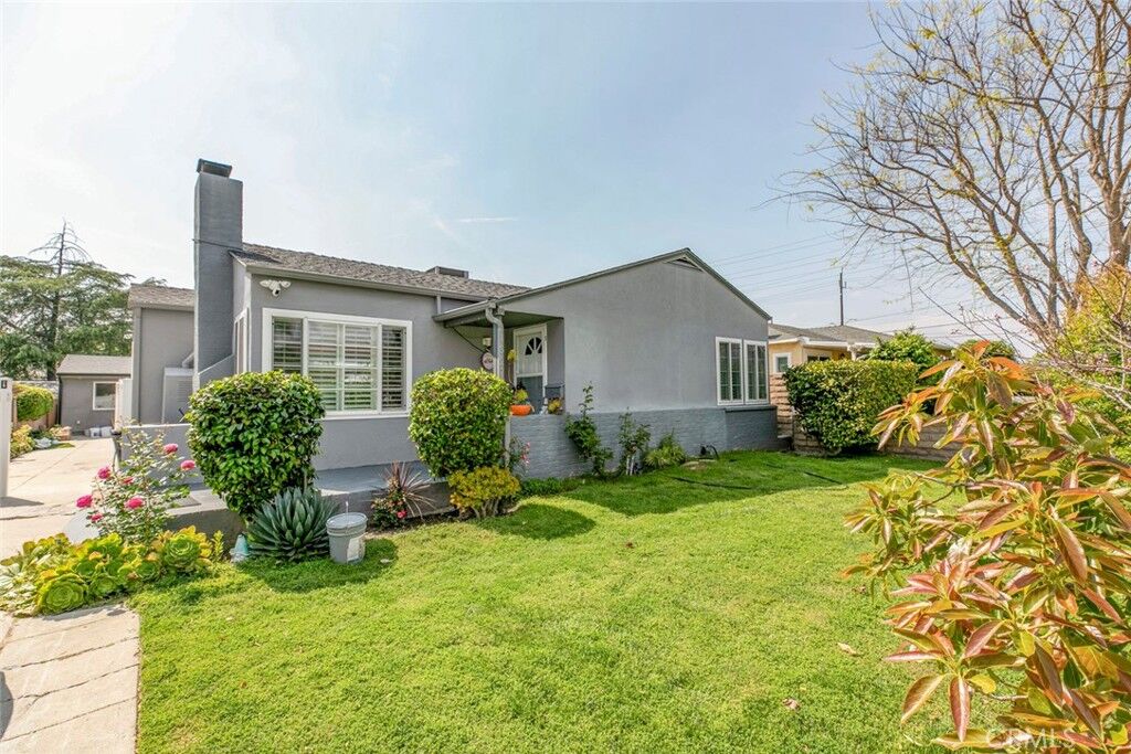Property Photo:  1527 N Screenland Drive  CA 91505 