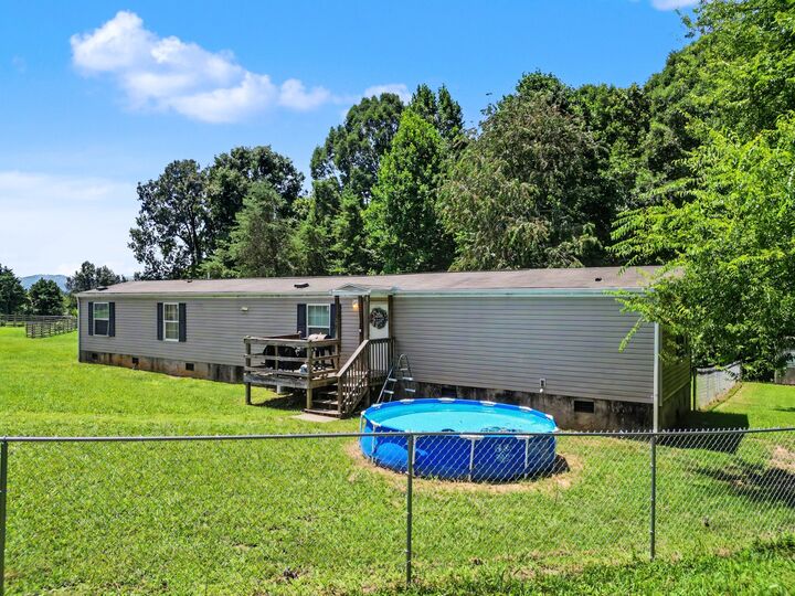 Property Photo: 330 Oak Leaf Cir TN 37804