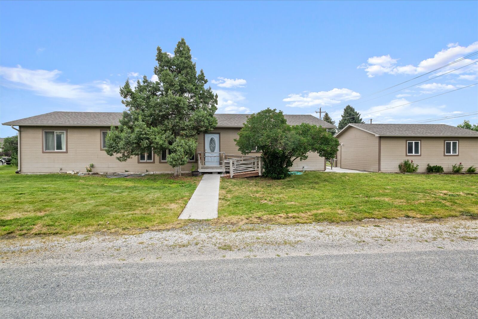 Property Photo:  400 N Oak  MT 59644 