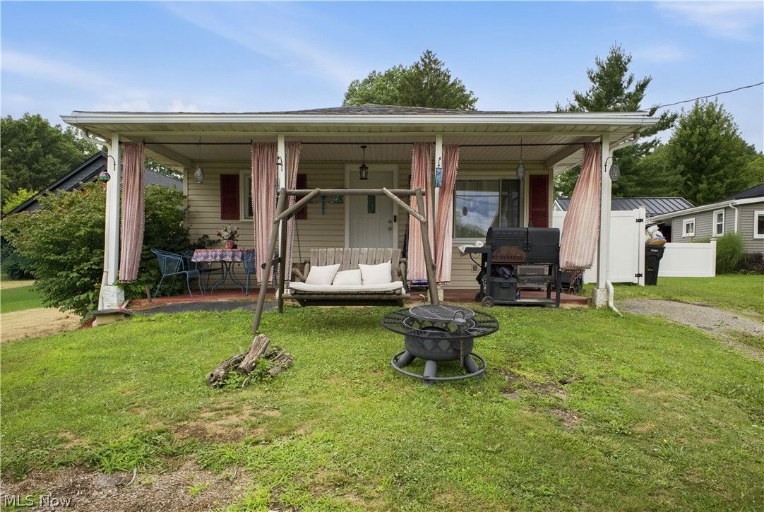 Property Photo:  1828 Grandview Road  OH 44429 