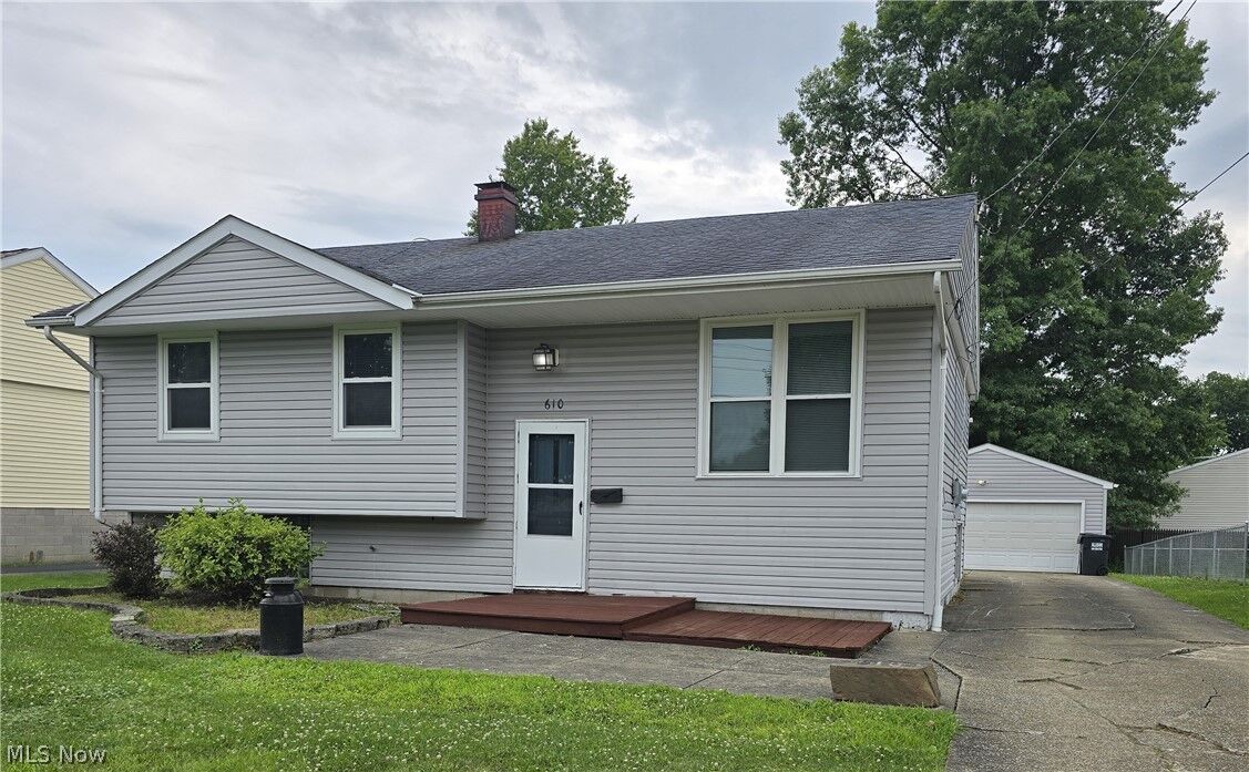 Property Photo:  610 Notre Dame Avenue  OH 44515 