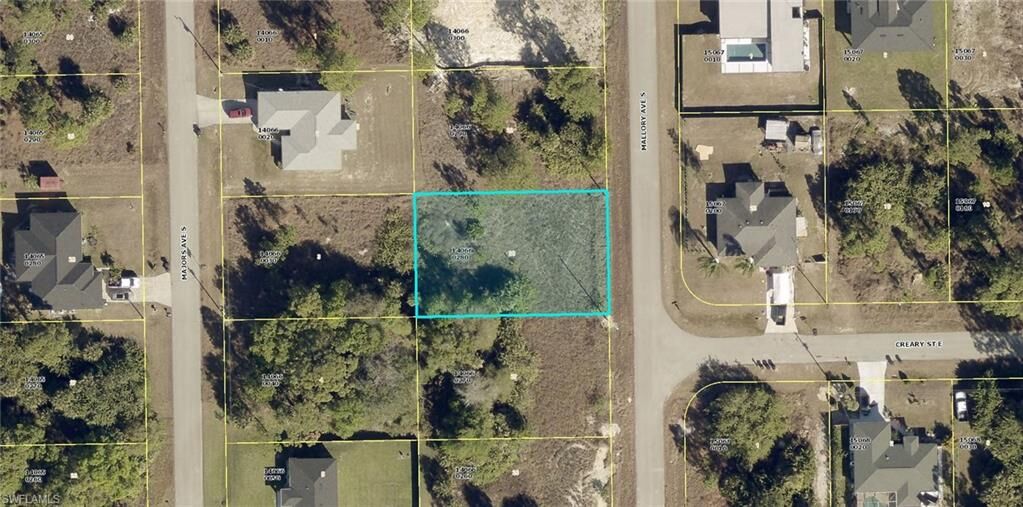 Property Photo:  420 Mallory Ave S  FL 33974 