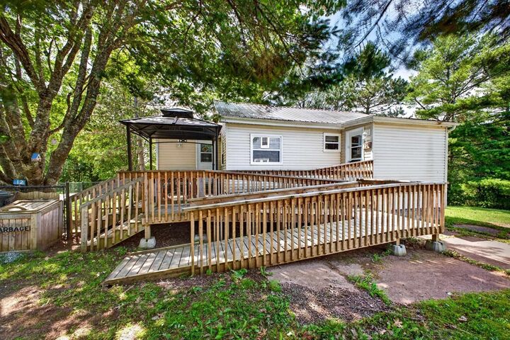 Property Photo:  12 Highland Avenue  NS B0N 1C0 