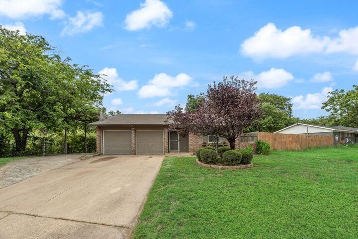 Property Photo: 117 Myrtle Court TX 76053