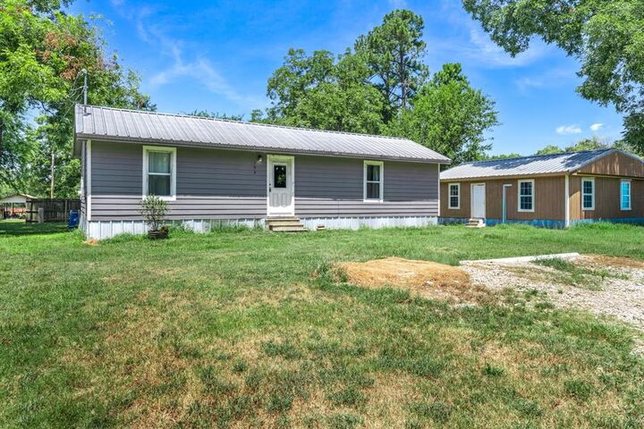 Property Photo:  195 N Wood Street  TX 75440 