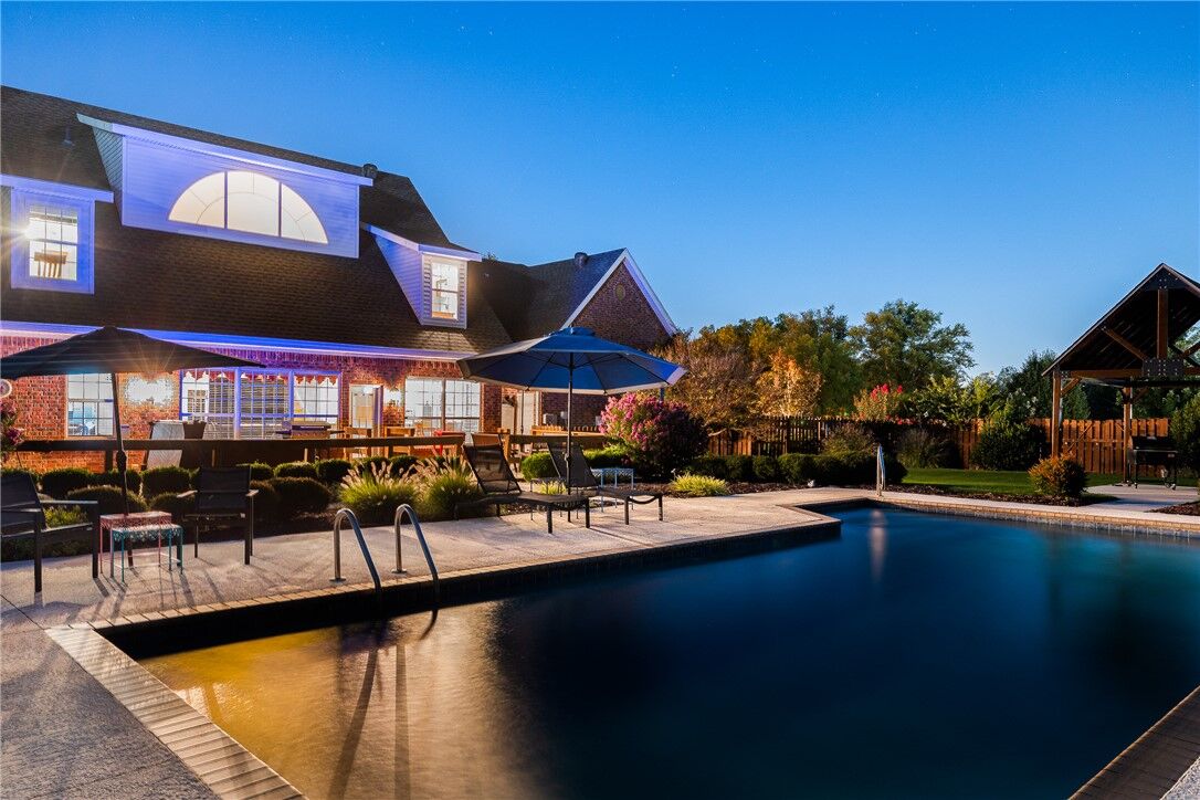 Property Photo: 334 Scarlett Boulevard AR 72762