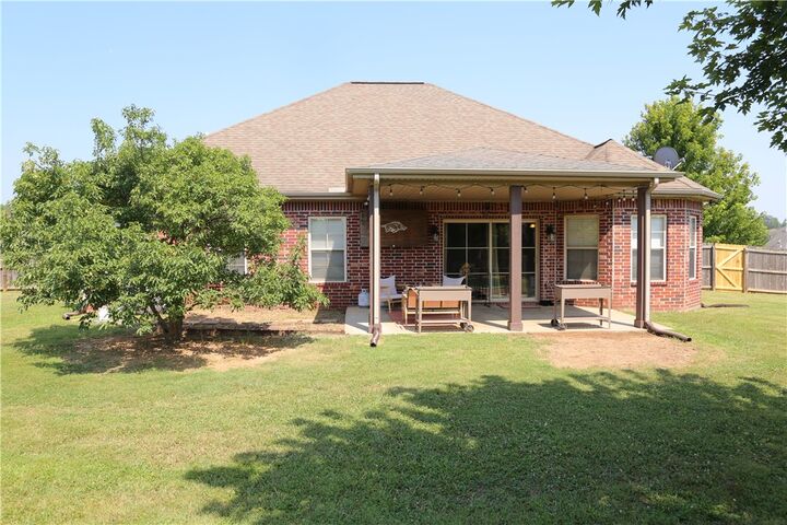 Property Photo:  2109 Quinlan Avenue  AR 72745 