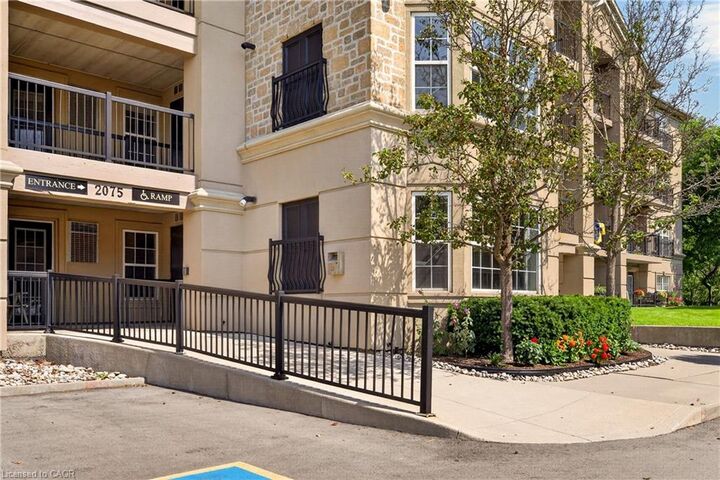 Property Photo:  2075 Appleby Line 410  ON L7L 7H3 