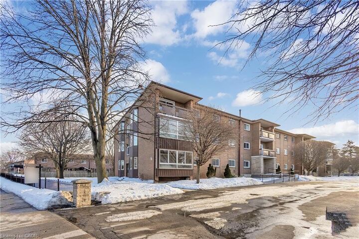 Property Photo:  67 Breckenridge Drive 202  ON N2B 3R8 