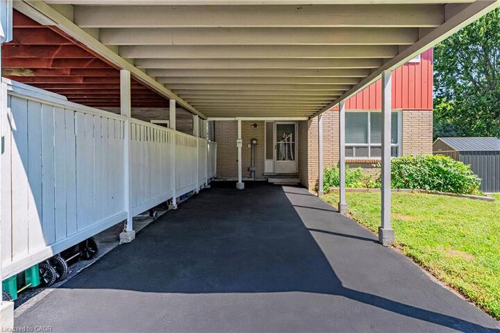 Property Photo:  506 Lonelm Court A  ON N2L 5E1 